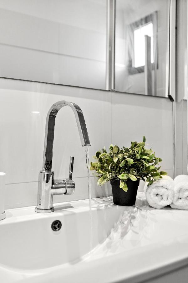 Glorious Renovated Apartment On Top Of The Beach Tel Aviv-Jaffa Exterior foto